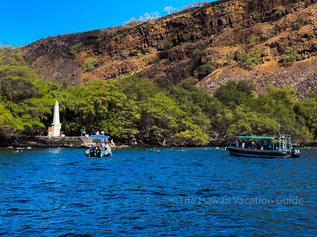 Captain Cook Monument in Kealakekua Bay