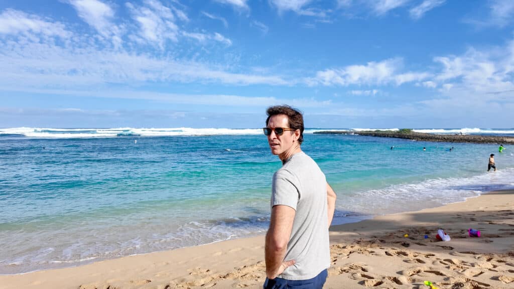 beaches are crowded in hawaii
