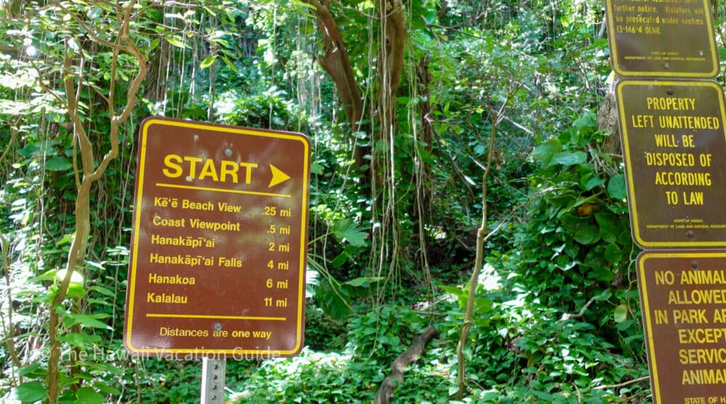Kalalau trailhead day hike trail sign