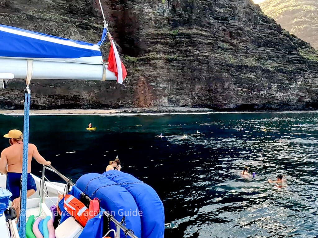 Na Pali Coast Boat Tour snorkelers in the water
