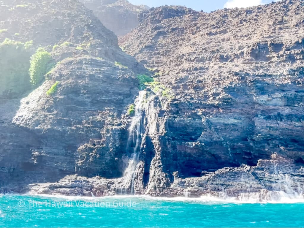proof that there are no roads on the na pali coast